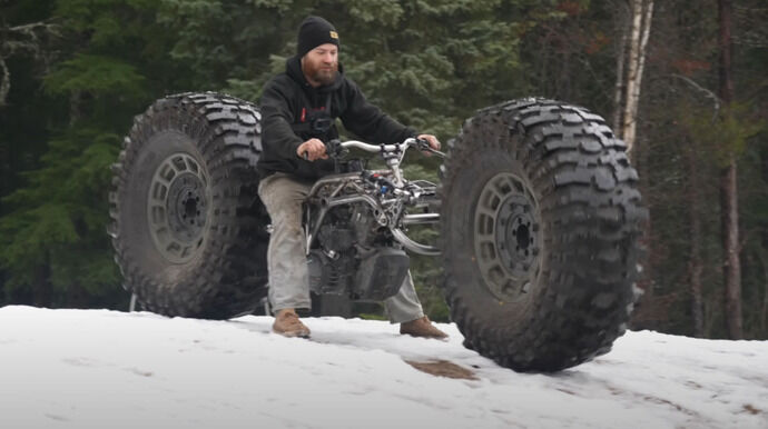 モンスタートラック用タイヤを履く自作バイク「Monster Chopper」！