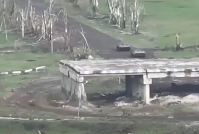 ロシア軍のBMP歩兵戦闘車が第59ウクライナ自動車化旅団のATGMで撃破…各地で装甲車両を攻撃！