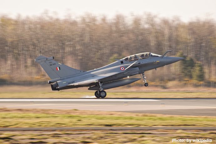 インドの空港にUFOが出現し業務が3時間超中断、戦闘機2機が緊急発進も正体は不明！