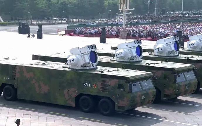 中国が軍事パレードで新兵器披露、数種類のレーザー兵器が登場！