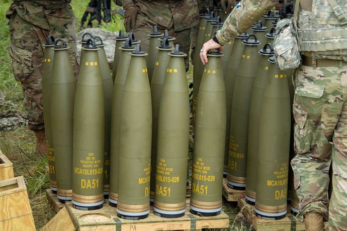 日本がアメリカに砲弾提供を協議、155ミリ砲弾供給を検討…間接提供でウクライナを支援！