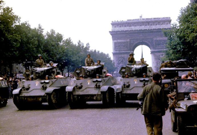 1944年8月26日…パリ解放後に連合国により撮影されたオリジナルカラー写真！