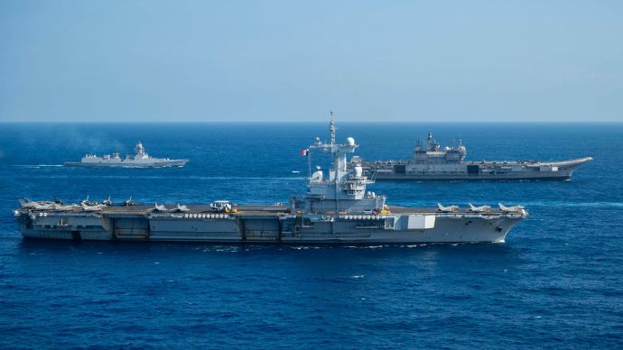 フランス海軍とインド海軍が共同演習「ヴァルーナ25」を実施…両国の航空母艦が参加！