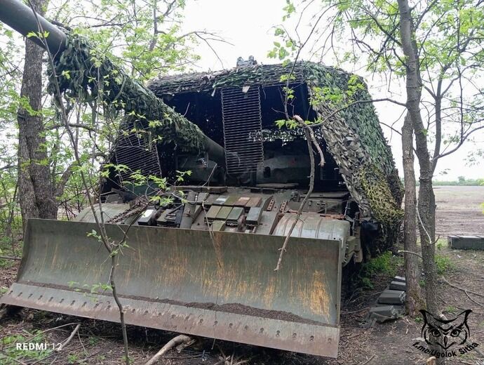 ロシア軍の旧式戦車T-62も亀戦車になりました！