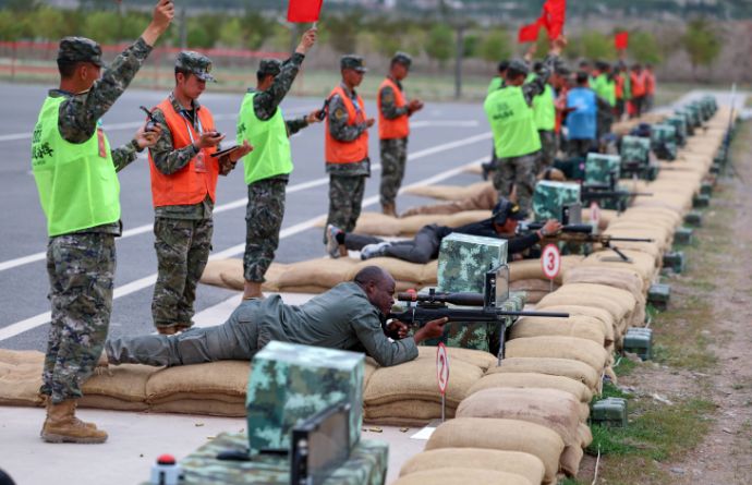 ウイグル自治区の中国軍基地で国際狙撃手射撃競技会「鋒刃-2025」が開幕…20カ国以上から50を超える狙撃チームが参加！