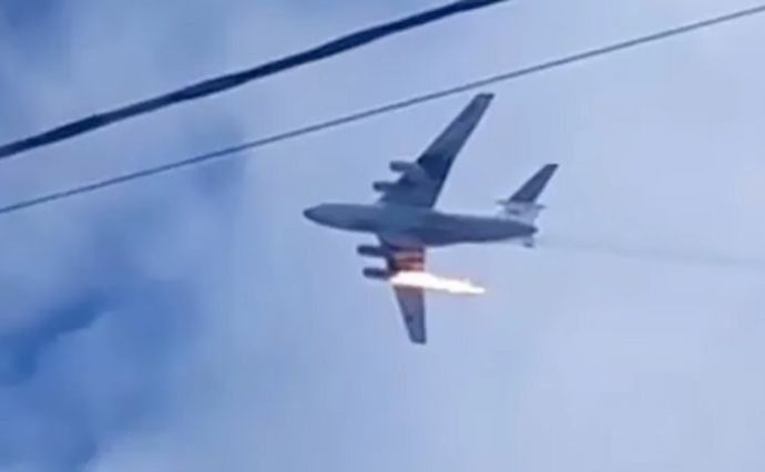 ロシア軍Il-76輸送機が墜落、エンジンが出火後に脱落、15人が搭乗…中部イワノボ州！