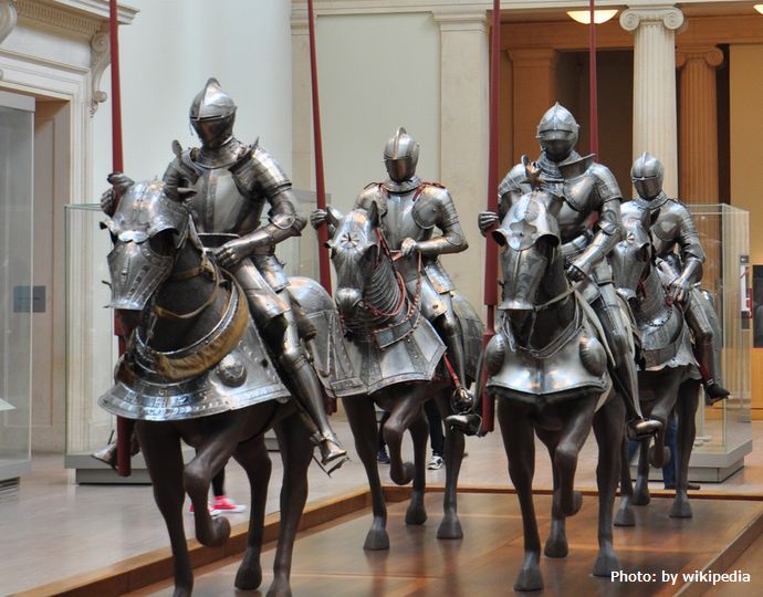 中世の騎士って鉄の鎧の上から剣でガンガンと殴り合ってたの？！