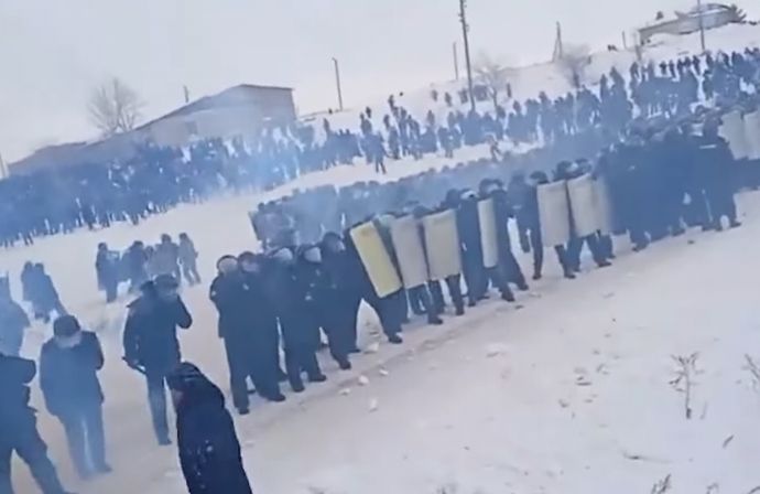ロシア中西部で大規模デモ、警官隊が参加者を鎮圧…活動家の解放要求から反プーチンと連動も！