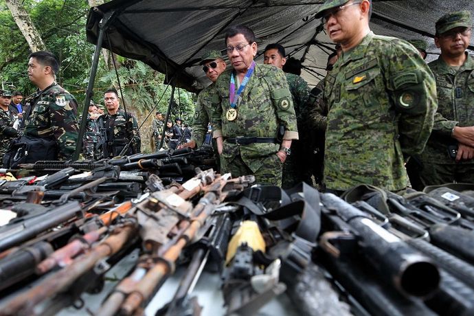 ドゥテルテ前政権の薬物犯罪対策「麻薬戦争」で警察が証拠捏造、多くの無実の人が逮捕…レムリヤ法相！