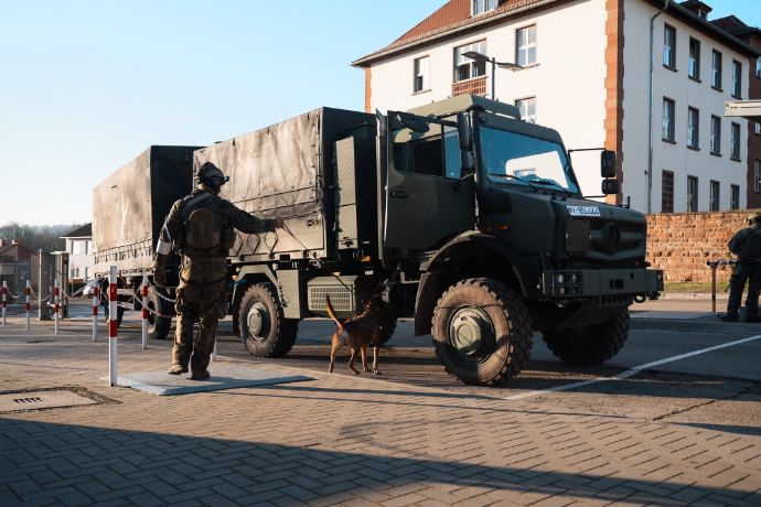ドイツ連邦軍の基地で脅威にどれだけ対応できるか抜き打ちの警備訓練！