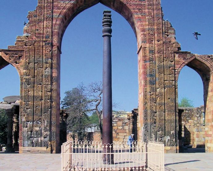 インドの謎の鉄柱、1600年経った今もさびない理由とは？！
