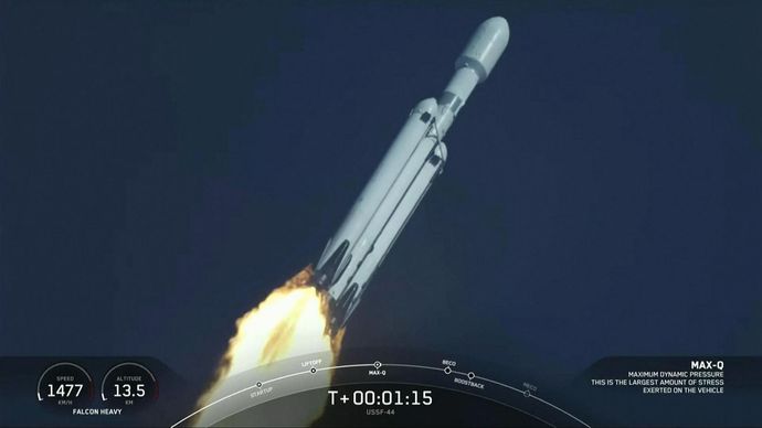 スペースXの大型ロケット「Falcon Heavy」を打ち上げ…米宇宙軍のミッション「USSF-44」の一環！