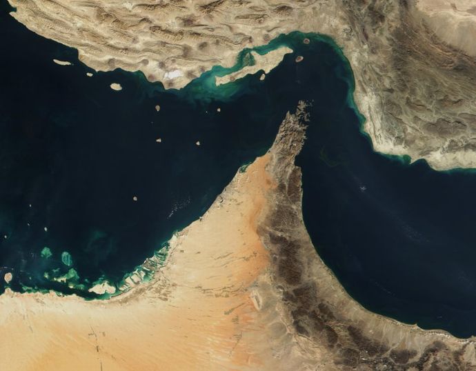 タイ貨物船「ポーラ」、AIS船舶自動識別装置を切ってホルムズ海峡の強行突破に成功！