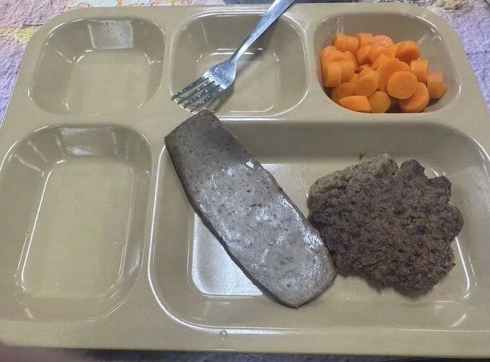 中東派遣の米空母打撃群、展開期間が長引きホワイトベースの避難民以下の食事に？！