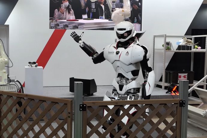 川崎重工、ヒト型最新型ロボット「Kaleido」第9世代を初披露…火災を消火・ネコ救助など再現！