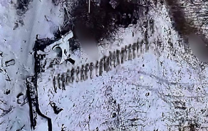 一列に横たわる北朝鮮兵士数十人の遺体…ウクライナ軍がクルスク戦闘後の写真を公開！