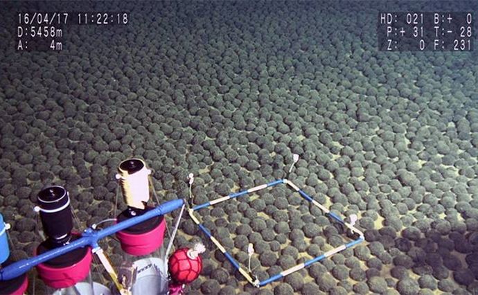 日本の南鳥島近海の海底で世界3位規模、1600万トンのレアアース泥発見…中国頼みからの脱却が可能に？！