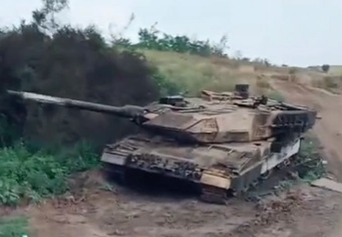 ロシア軍が逆襲を発揮、阻止作戦にでたレオパルド2戦車が撃破！