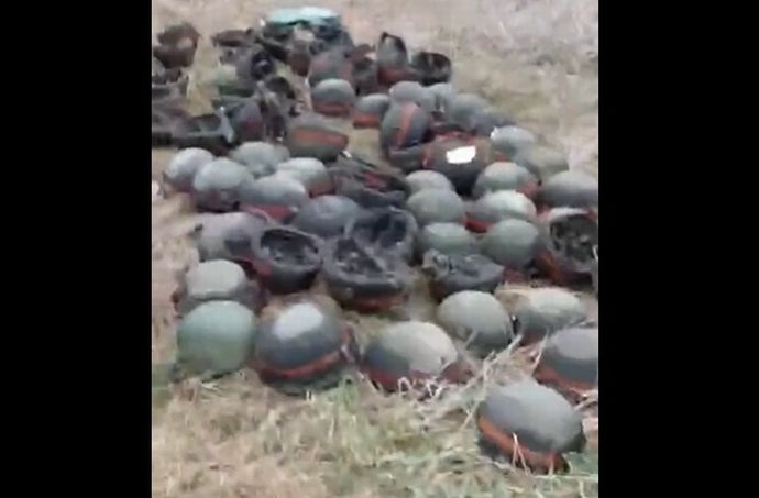 ドニプロ西岸に多数のロシア軍ヘルメットと軍服を発見…川を泳いで逃げたか？！