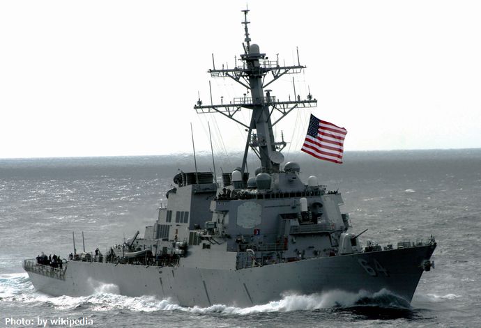 USS_CARNEY_(DDG_64)_underway