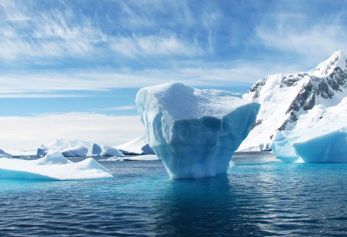 南極「終末の氷河」、棚氷の下部に予想外の形状発見…早い融解ペース！
