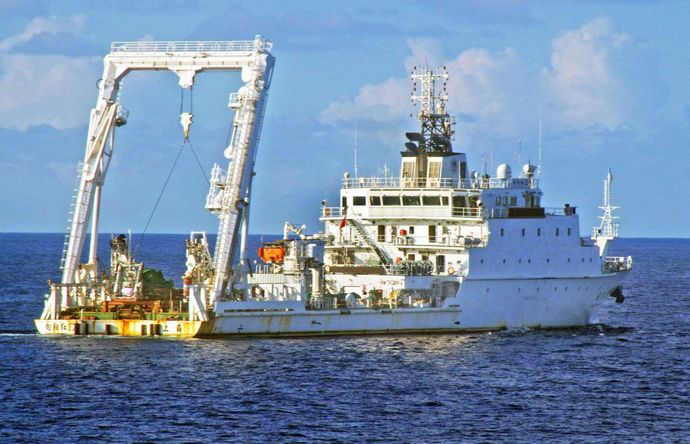 中国海洋調査船が日本のEEZ内で科学的調査か、ワイヤのようなもの海中に延ばす…海保が中止要求！