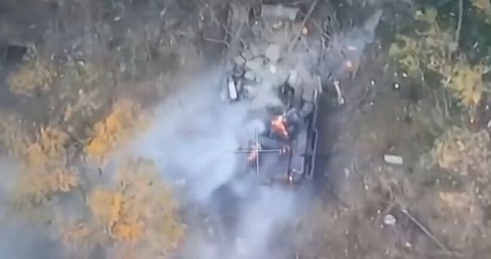 ウクライナ軍砲兵部隊、M982エクスカリバー誘導砲弾でロシア軍T-72B3とBMP-2をピンポイント攻撃！