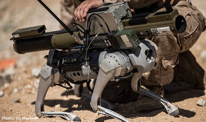 米海兵隊、M72軽量対戦車ロケットランチャーを搭載した四足歩行「ロボットヤギ」の発射試験に成功！