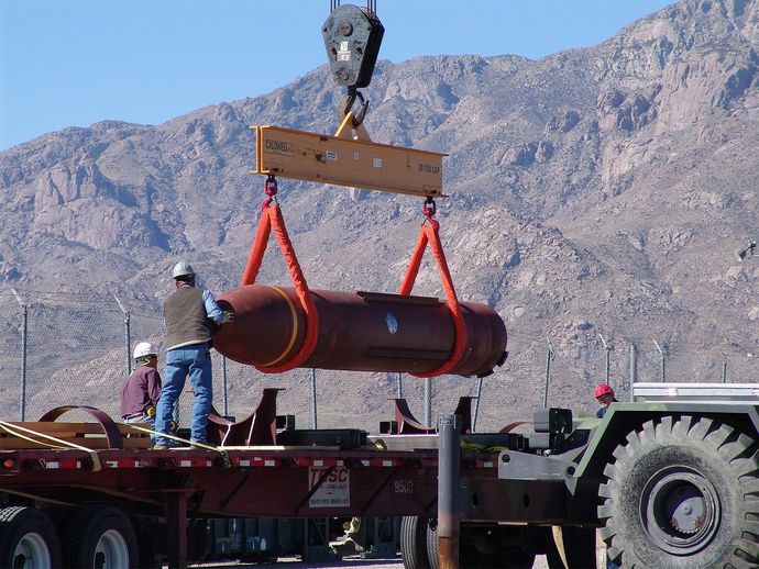 1280px-Off_loading_of_MOP_cropped