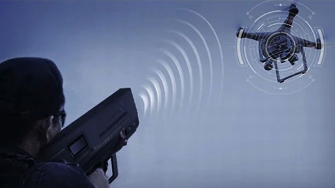 1km先のドローンを撃墜できる手持ちサイズの最新マシンガン型ドローン・ジャマー「ND-BU003」！