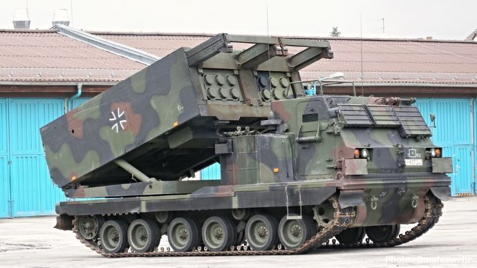 ドイツ連邦軍第345砲兵大隊が多連装ロケットシステム「MARS II」の実弾発射訓練を実施！