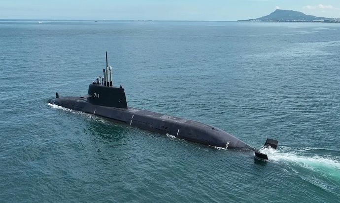 台湾初の国産潜水艦「海鯤」2日連続で潜航試験…専門家「前日の結果良好か」！