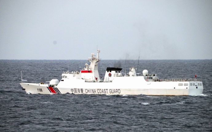尖閣諸島周辺で中国海警船2隻が相次ぎ領海侵入、石垣市町が乗船した海洋調査船に接近！