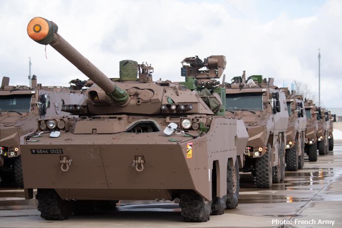 フランスのグリフォン装甲兵員輸送車とAMX-10装輪装甲車がエストニアへ…NATO「東壁」の防衛強化！