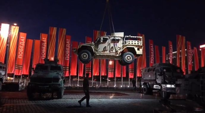 モスクワに新たな映えスポットが登場、西側ゲームチェンジャー兵器やWW2のドイツ軍車両も展示！