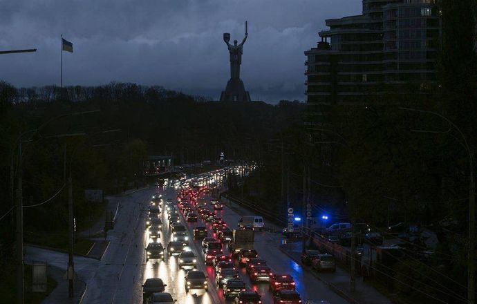 ウクライナ全土で停電、寒波で高圧線が故障か…キーウなどで深刻被害！