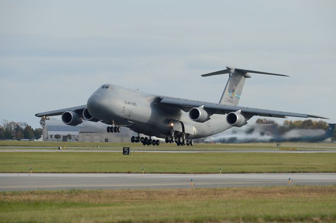 大型長距離輸送機「C-5」の後継機をそろそろ用意しないと…日米共同開発かねぇ！