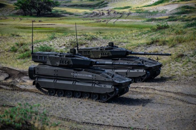 フィリピン陸軍と海兵隊が国土防衛訓練を実施…サブラ軽戦車が射撃！