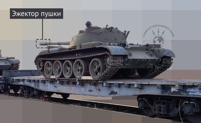 ソ連時代の主力戦車T-54/55を乗せた列車が目撃される…最前線に移動か！
