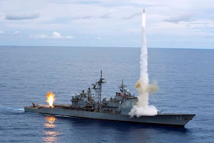 FA-18戦闘機が紅海上で撃墜、米海軍のタイコンデロガ級誘導ミサイル巡洋艦が「誤って攻撃」…パイロット2人はベイルアウト！