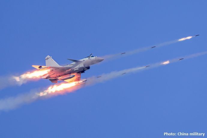 中国軍機71機と艦艇9隻が台湾周辺で活動…多数が「中間線」越える！