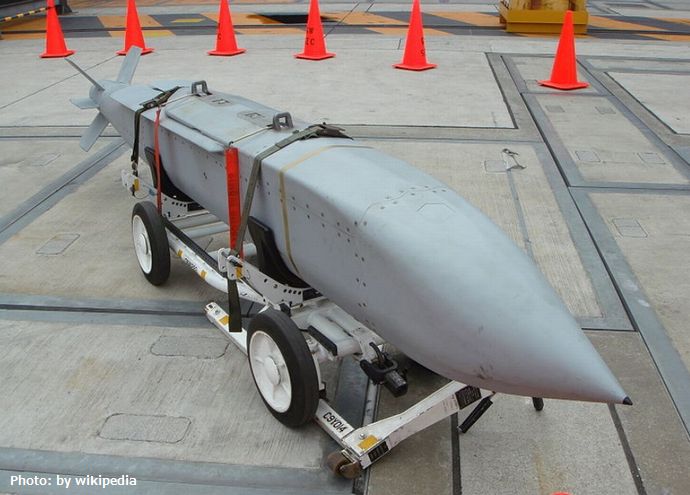 米軍がウクライナに供与する滑空誘導爆弾「JSOW」はロシア製よりはるかにスマート！