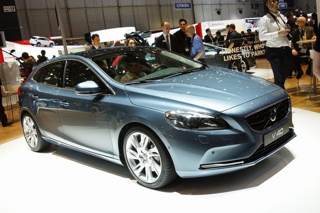 2012_Geneva_Motor_Show_-_Volvo_V40