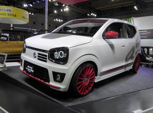 OSAKA_AUTO_MESSE_2015_(15)_-_Suzuki_ALTO_TURBO_RS_CONCEPT