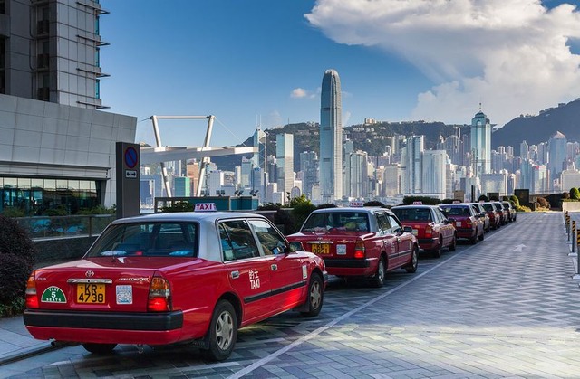 1280px-Kowloon_Waterfront,_Hong_Kong,_2013-08-09,_DD_05