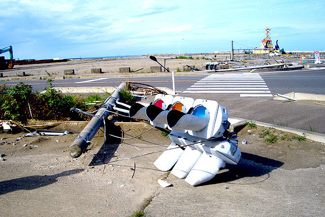 tohokushinsai_brokensignal