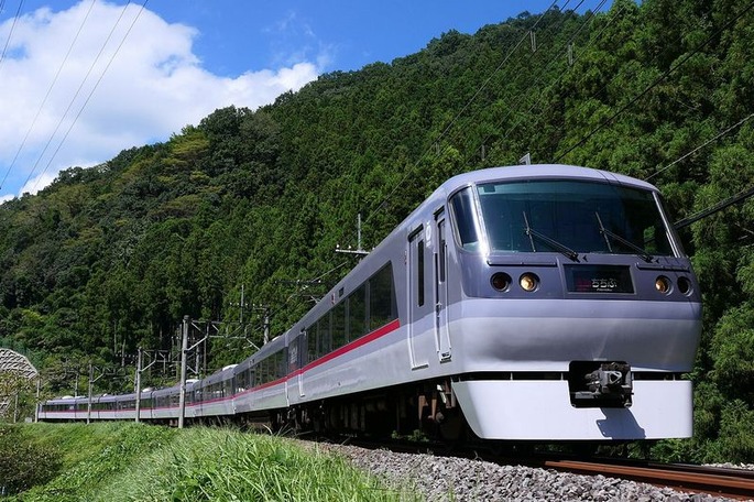 1280px-西武10000系電車・ちちぶ号