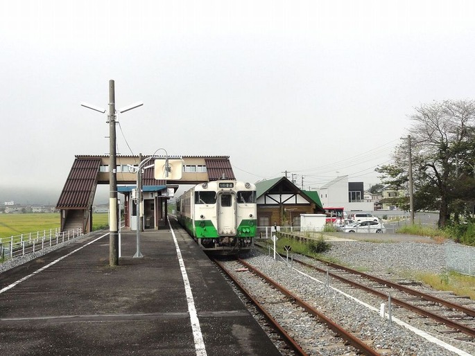 1280px-Yanaizu_Station_Platform_20120907