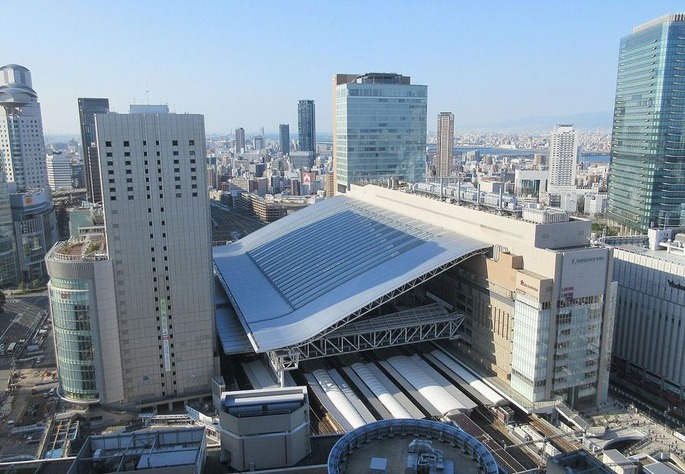 1280px-JR_Osaka_Station_20151226