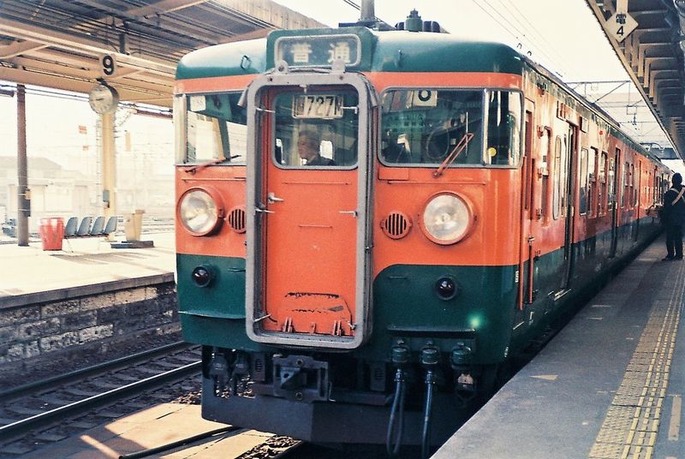 JRE_115_at_Utsunomiya_Station_198712